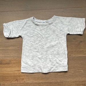 5/$25 Old Navy Short Sleeve Sweatshirt Front Pockets Heather Gray Size 5T